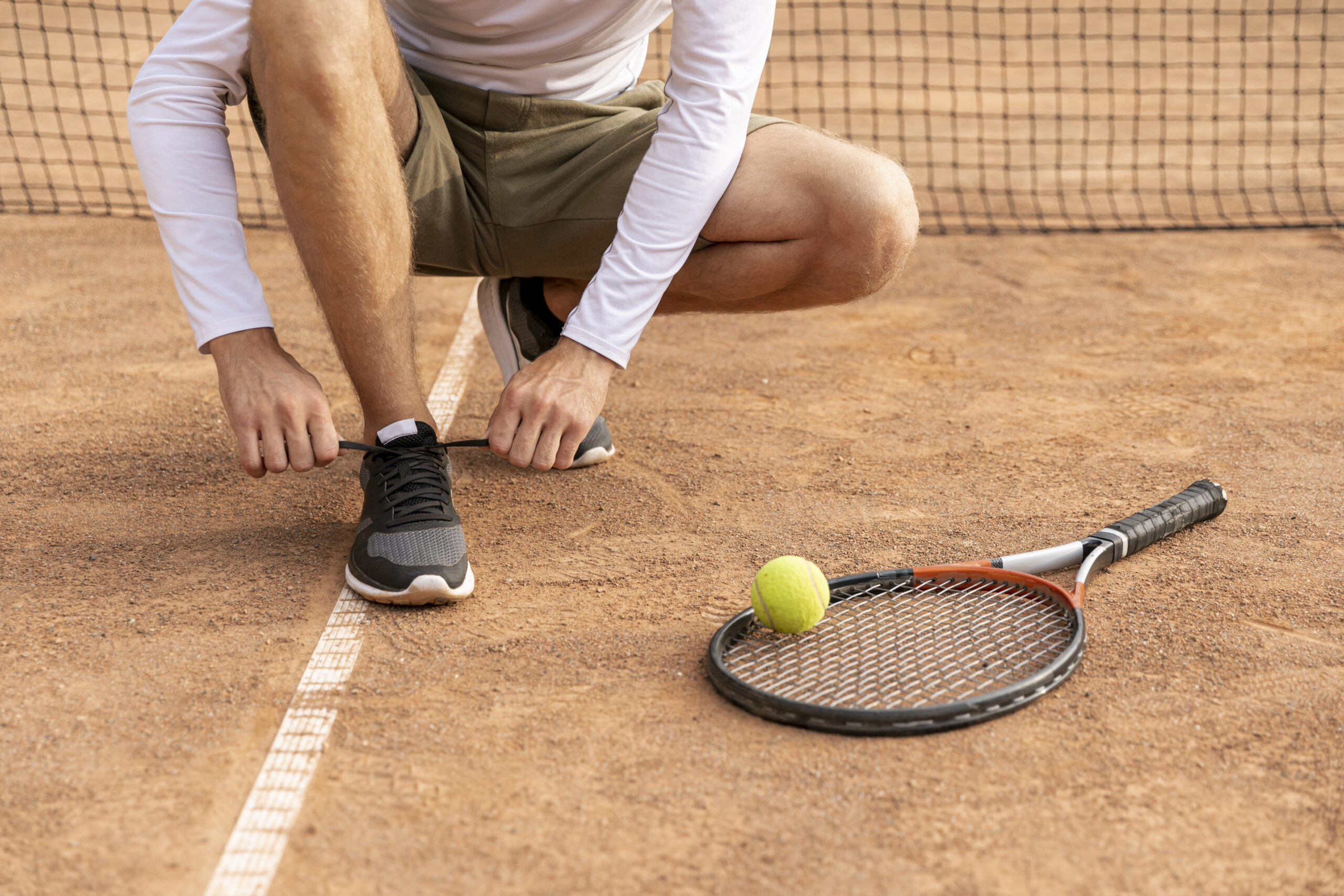 tennis-player-tying-his-shoes
